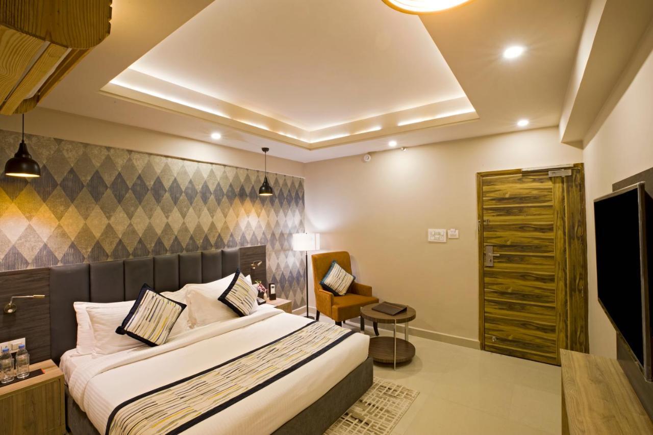 Regenta Central Noida, Sector 49 Exterior photo